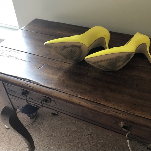 BCBG patent leather heels for work, party or wherever. Great with skinny jeans - Picture 2 of 2